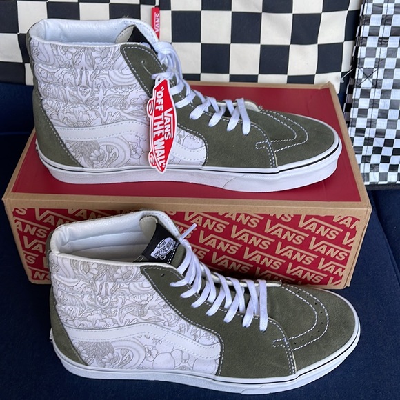 Vans WMNS Sk8-Hi Desert Skulls Grape Leaf/White sneakers - Picture 3 of 16